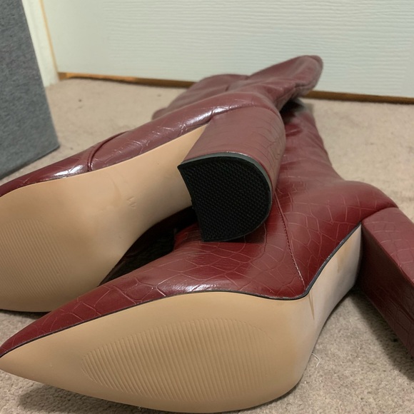 NEW CRANBERRY CROC KNEE HIGH BOOTS - Picture 10 of 16